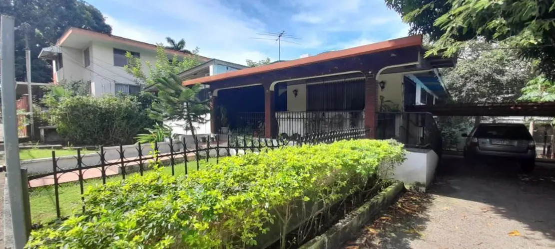 Casa en Vía Porras Cerca del Parque Omar